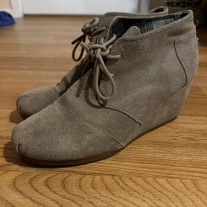 Gray wedge, Toms